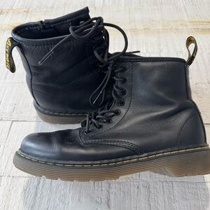 Dr. Martens Delaney Black Leather‎ 8 Eye Boots Youth size 3 EU size 34 Combat